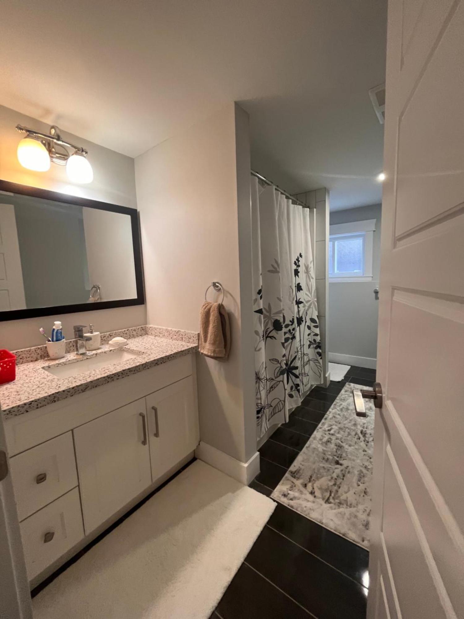 2 Bedroom Suite With Full Kitchen Revelstoke Luaran gambar