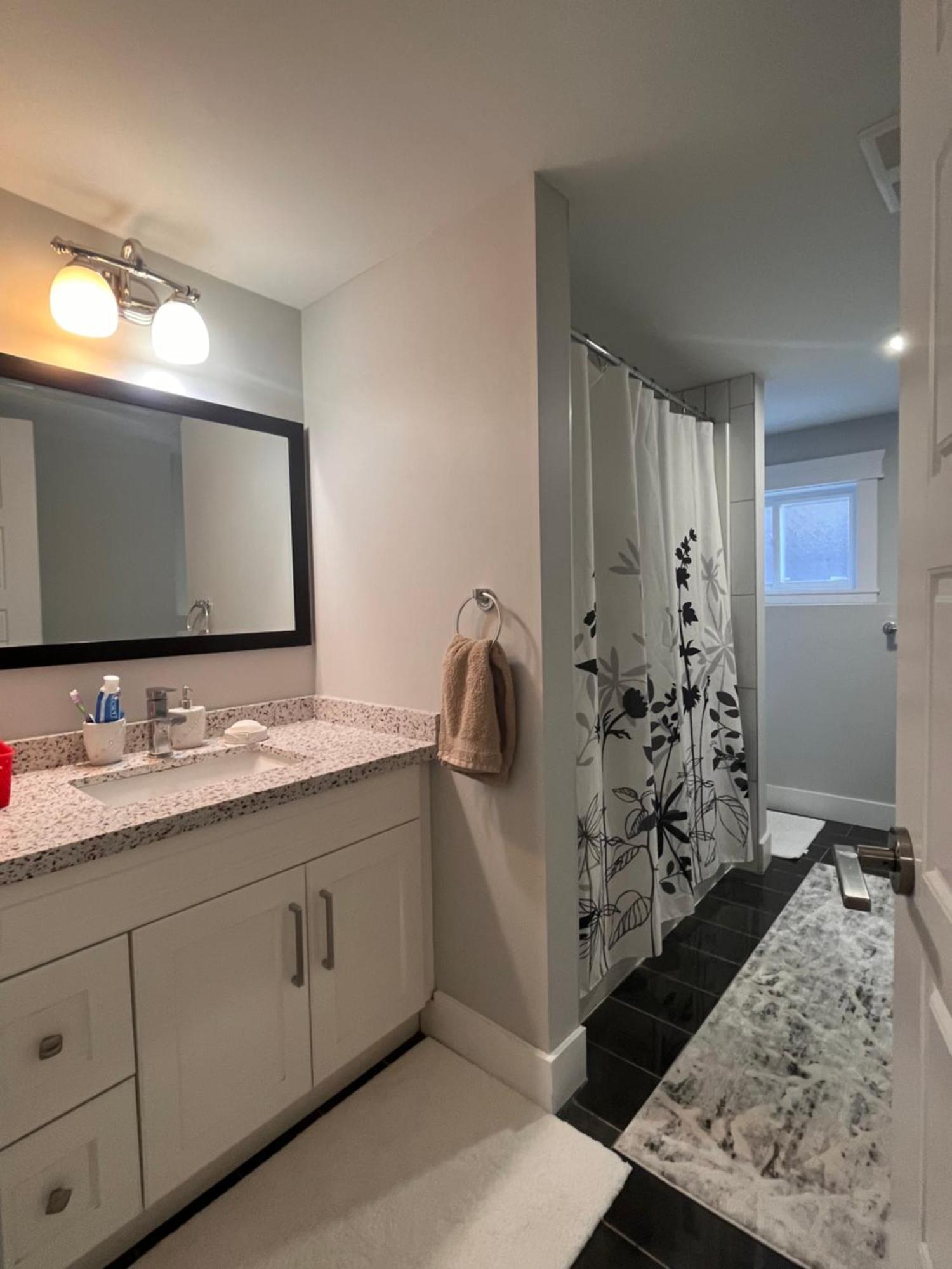 2 Bedroom Suite With Full Kitchen Revelstoke Luaran gambar