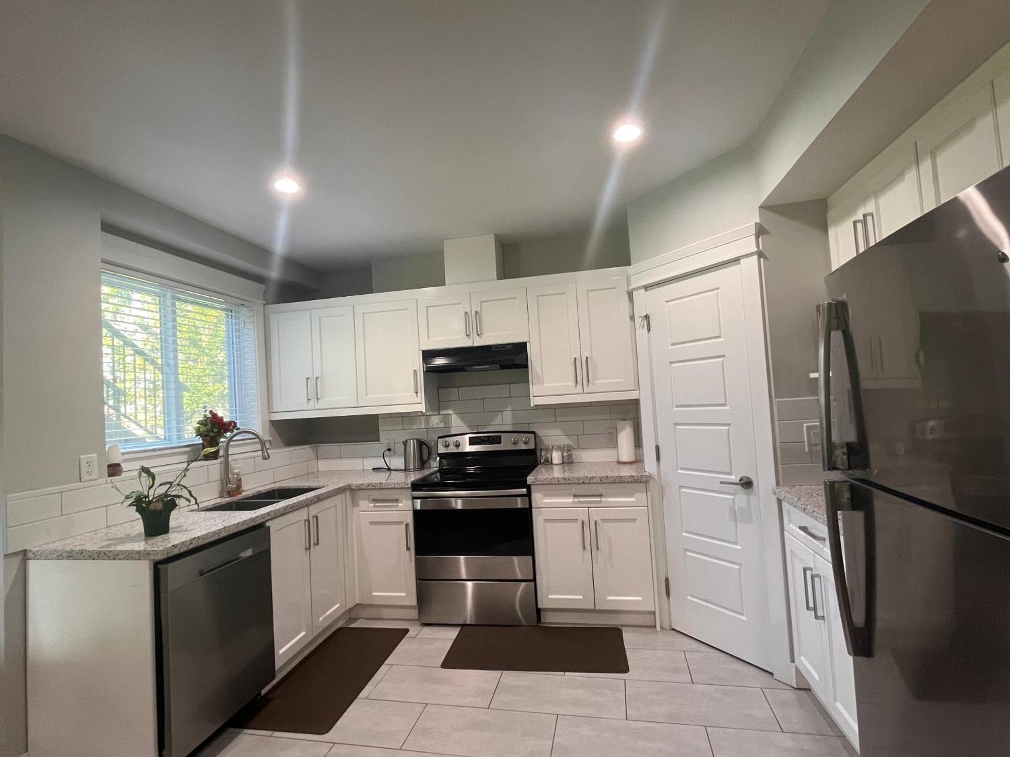 2 Bedroom Suite With Full Kitchen Revelstoke Luaran gambar